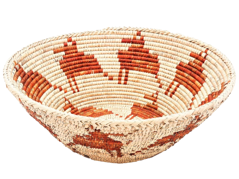 beżowa-misa-wyplatana-z-liści-palmy-rude-wzory