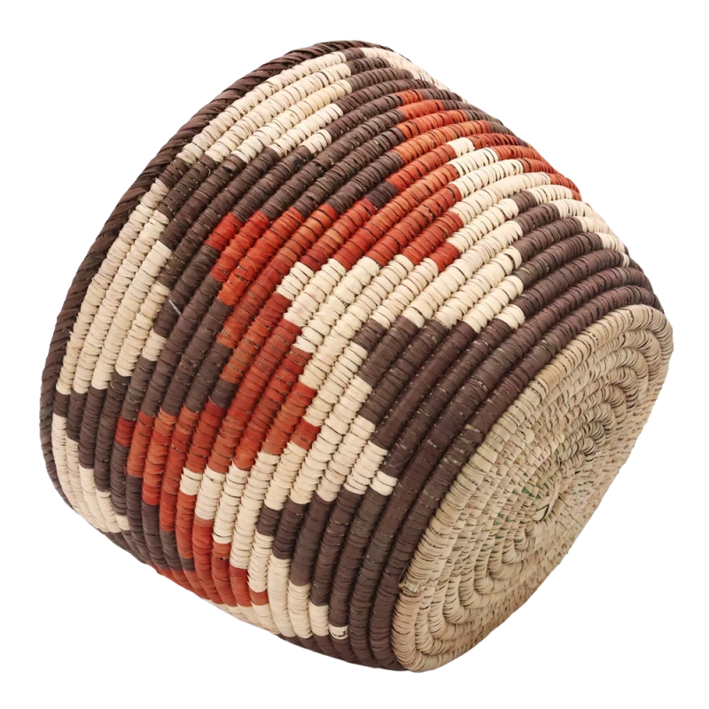 osłonka-donicy-wyplatana-z-liści-palmy-wzór
